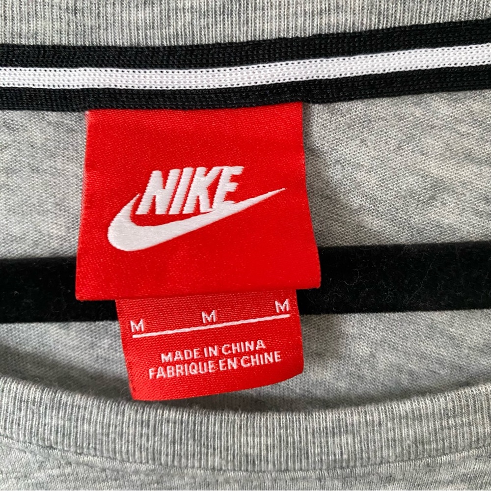 Nike T Shirt Women's M Long Sleeve Gray Regular Fit Boat Neck Polyester Blend - Picture 3 of 9